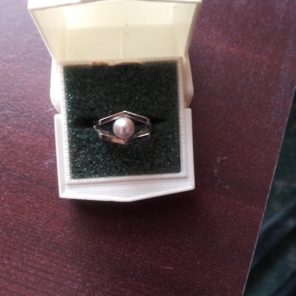 Sterling silver fresh water pearl ring - Picture 3 of 7